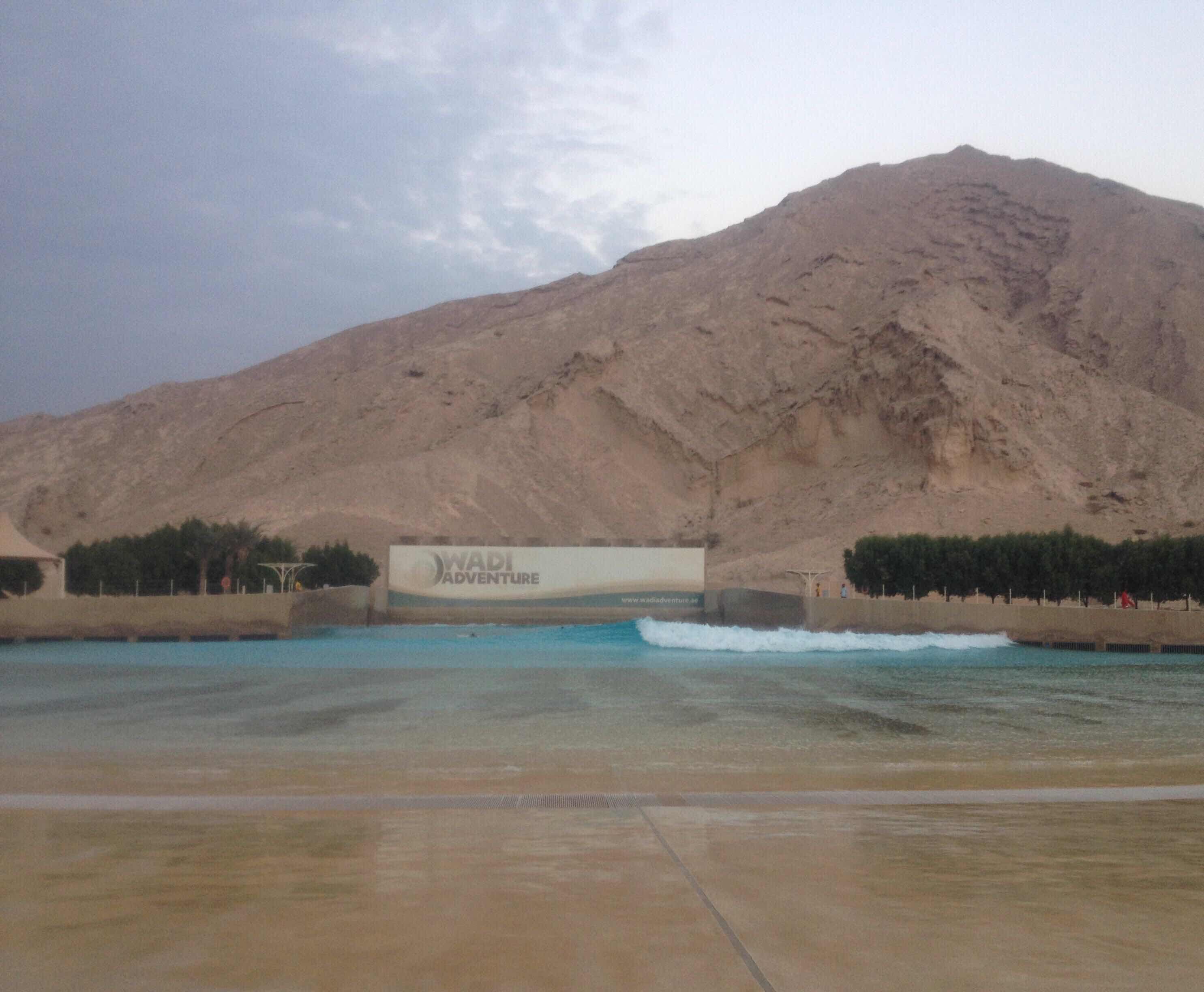 Волновой бассейн и тренажер в Эмиратах