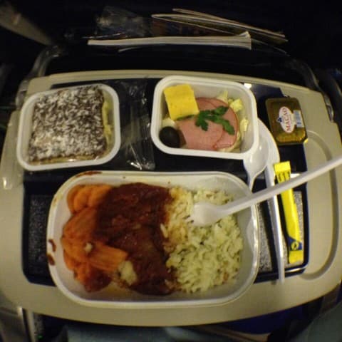 обед в самолете в Таиланд
